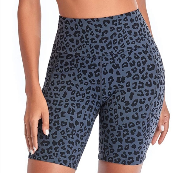 NEW! Yoga Biker Shorts High Waisted Pockets Zone Compression Gray Leopard Medium - Picture 2 of 11